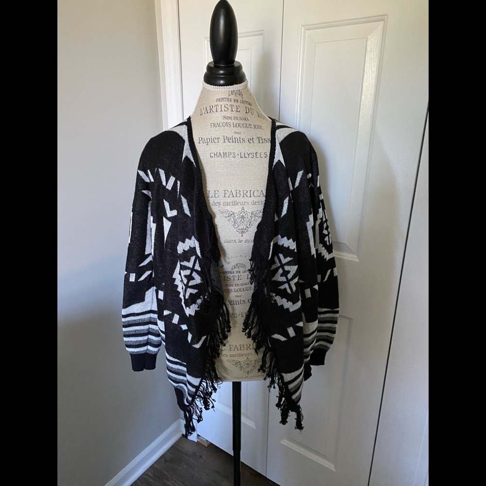 🖤🤍 EUC BOHO Cardigan Sweater